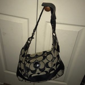 This coach bag is in good condition